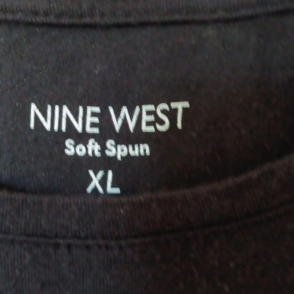 Bundle of 1 black and 1 white  Tees. GOOD Condition - Picture 7 of 9